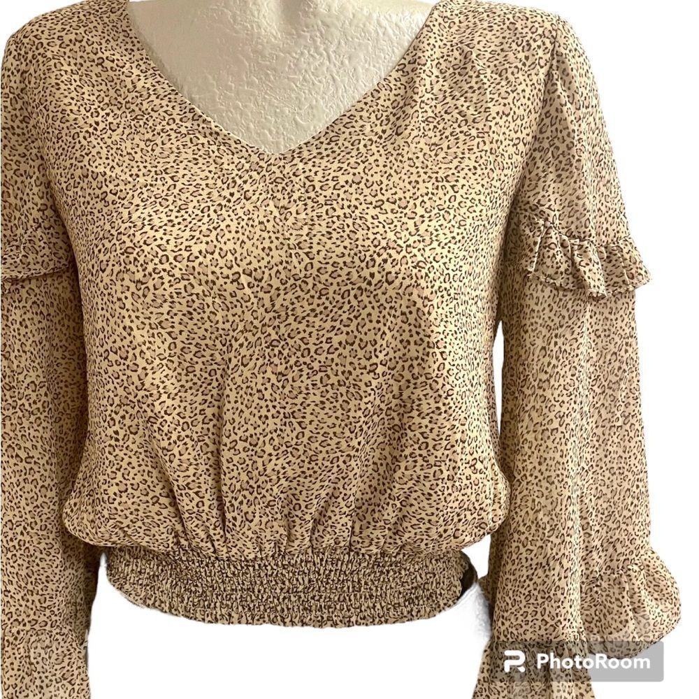 She + Sky leopard print V neck, bell sleeve with ruffle, cropped size S